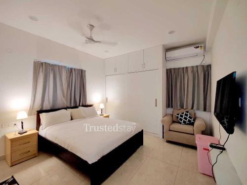 Bedroom One of Bhavani Nilayam Trustedstay Service Apartment in Kondapur